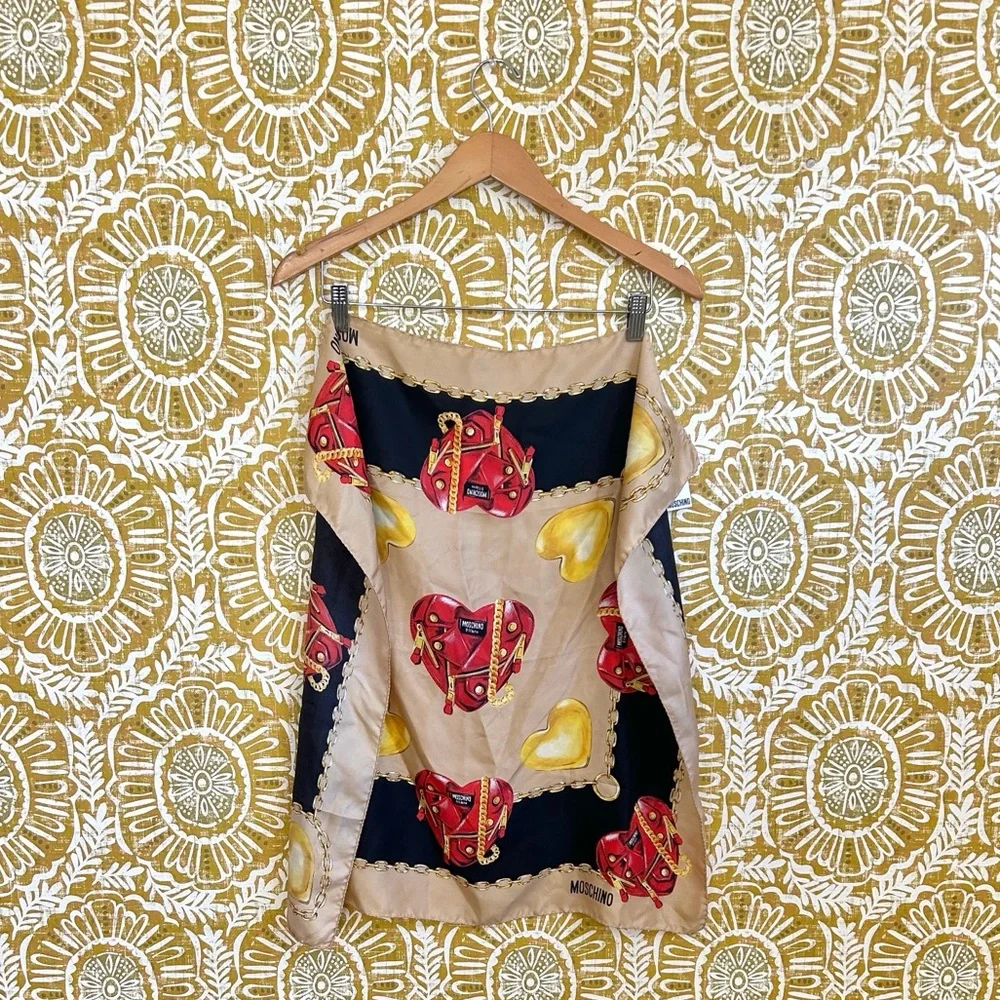 NWT MOSCHINO Silk Red/Black/Gold Heart Print Medium Square Scarf Made In Italy